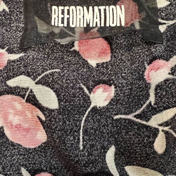 Reformation off the shoulder blouse black with rose pattern size XS EUC - Picture 8 of 10
